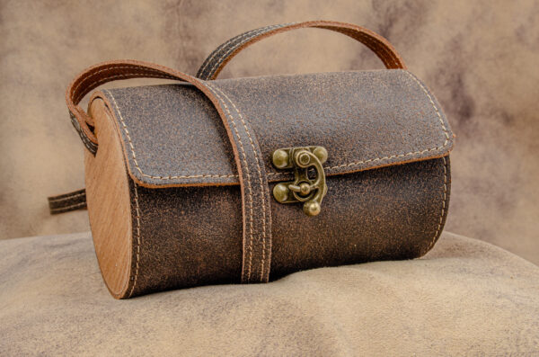 "Lisbeth" - Ledertasche mit Holz (der Rundling)